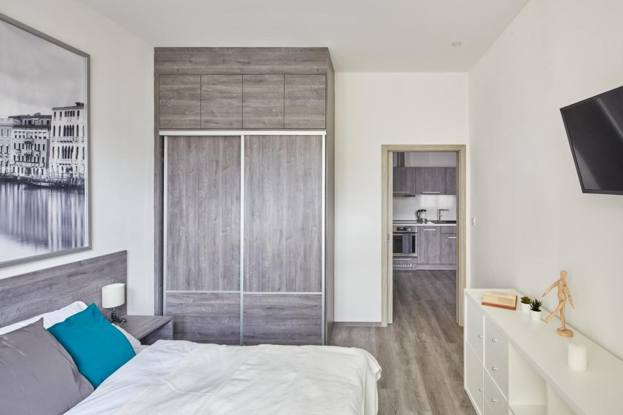 Minimalist Apartment On Wenceslas Square By Prague Days 外观 照片