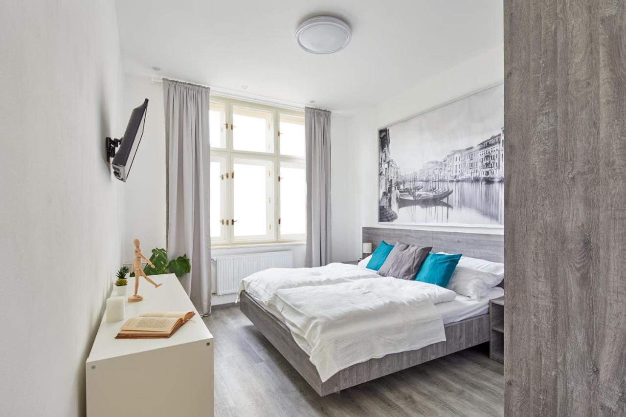Minimalist Apartment On Wenceslas Square By Prague Days 外观 照片